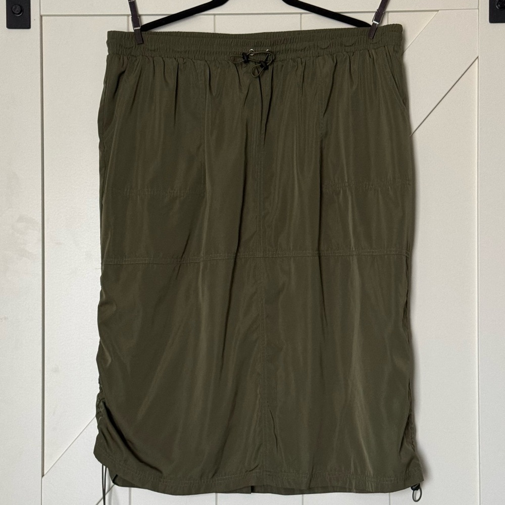 Throwback Y2K athletic skirt